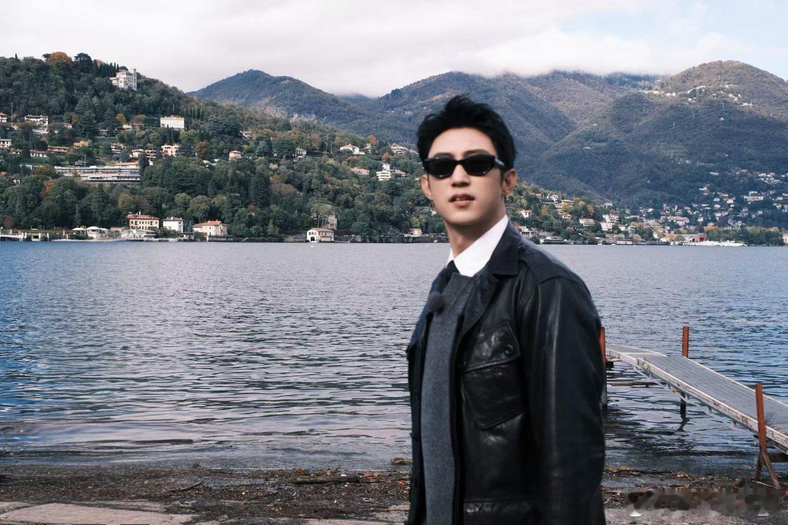 黄景瑜纯情和bking打了一架 黄景瑜反差感太绝，墨镜和毛绒外套都要别纠结黄景瑜