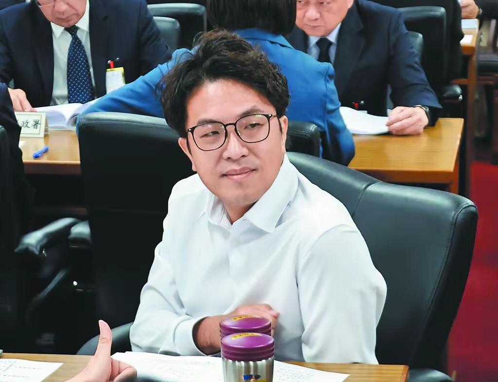 把便民高架当“城市伤口”？沈伯洋抛“城市廊道缝合”构想，王鸿薇犀利反问：难不成你