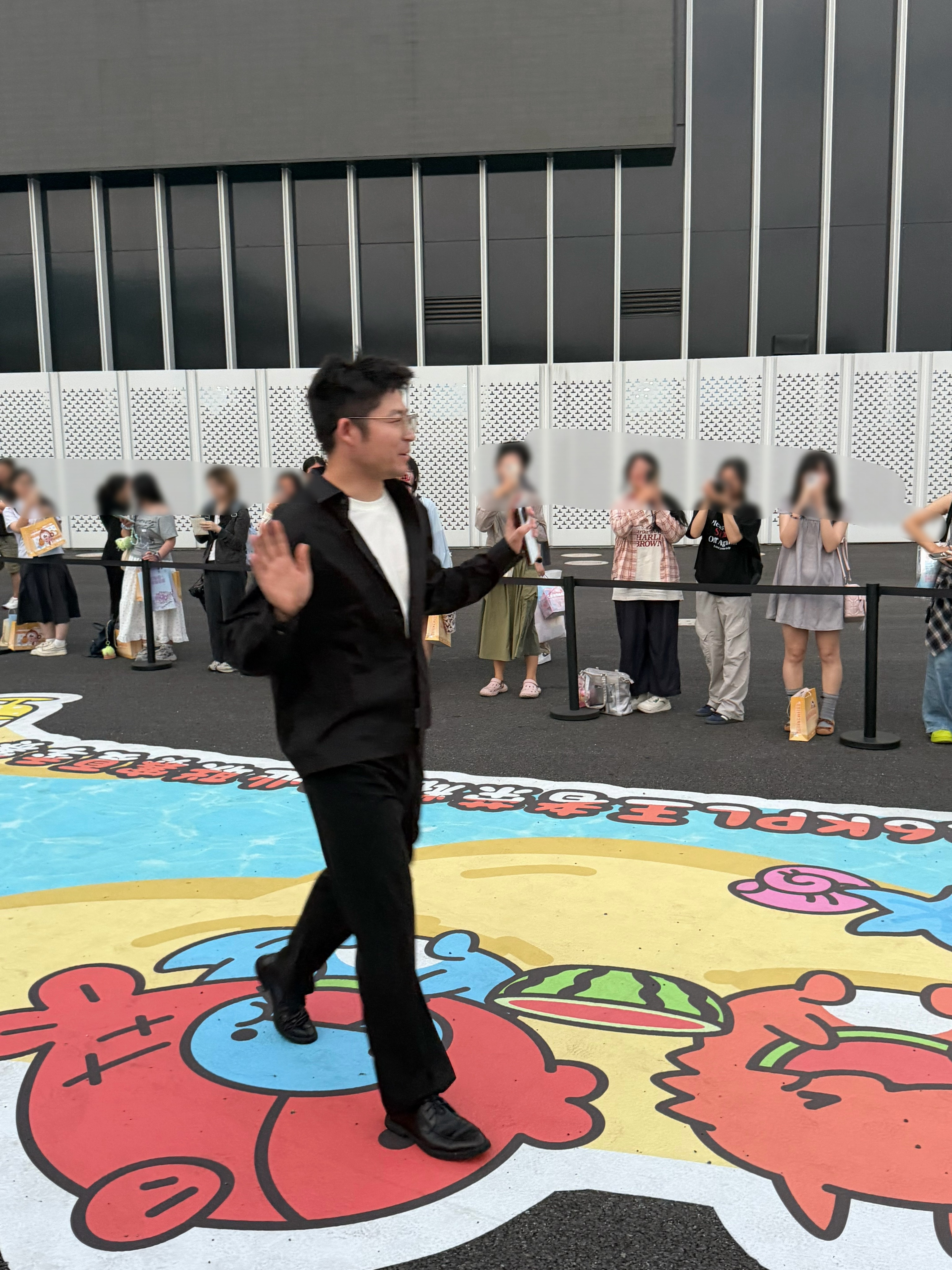怎么一个人孤独的走出来了 