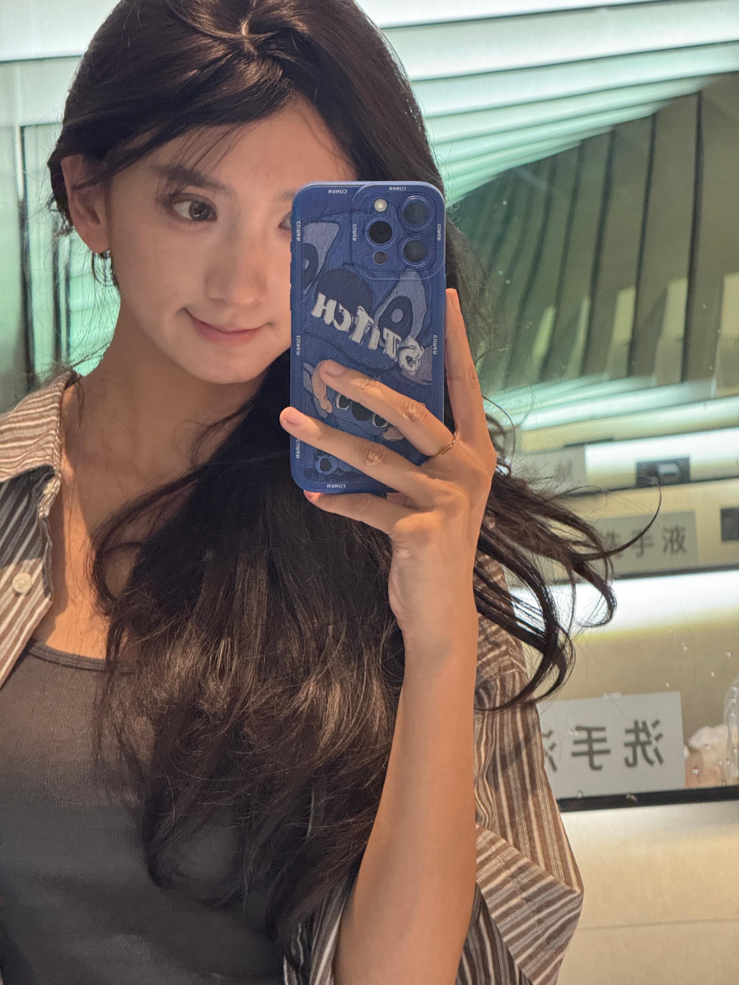 为拍身份证照片买了个假发奇奇怪怪的你觉得没[晕] ​​​