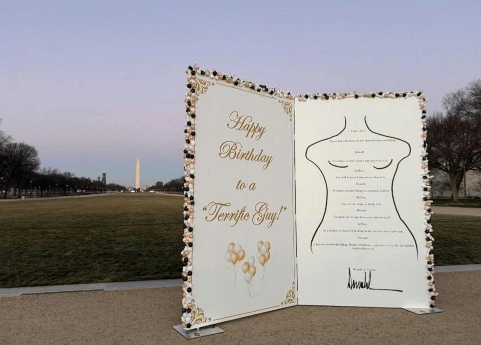 今年1月18日，华盛顿国家广场出现一座艺术装置，展示爱泼斯坦信件中有特朗普签名的