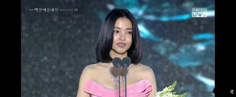 金泰梨二封百想视后欧尼实至名归，恭喜恭喜[送花花] ​太厉害啦[哇][哇][哇]
