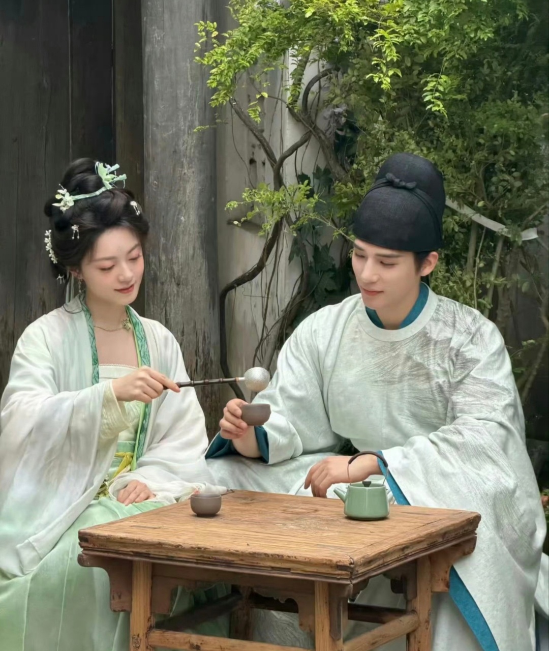 赵今麦王安宇《一念江南》同框品茶路透，画面太美了 