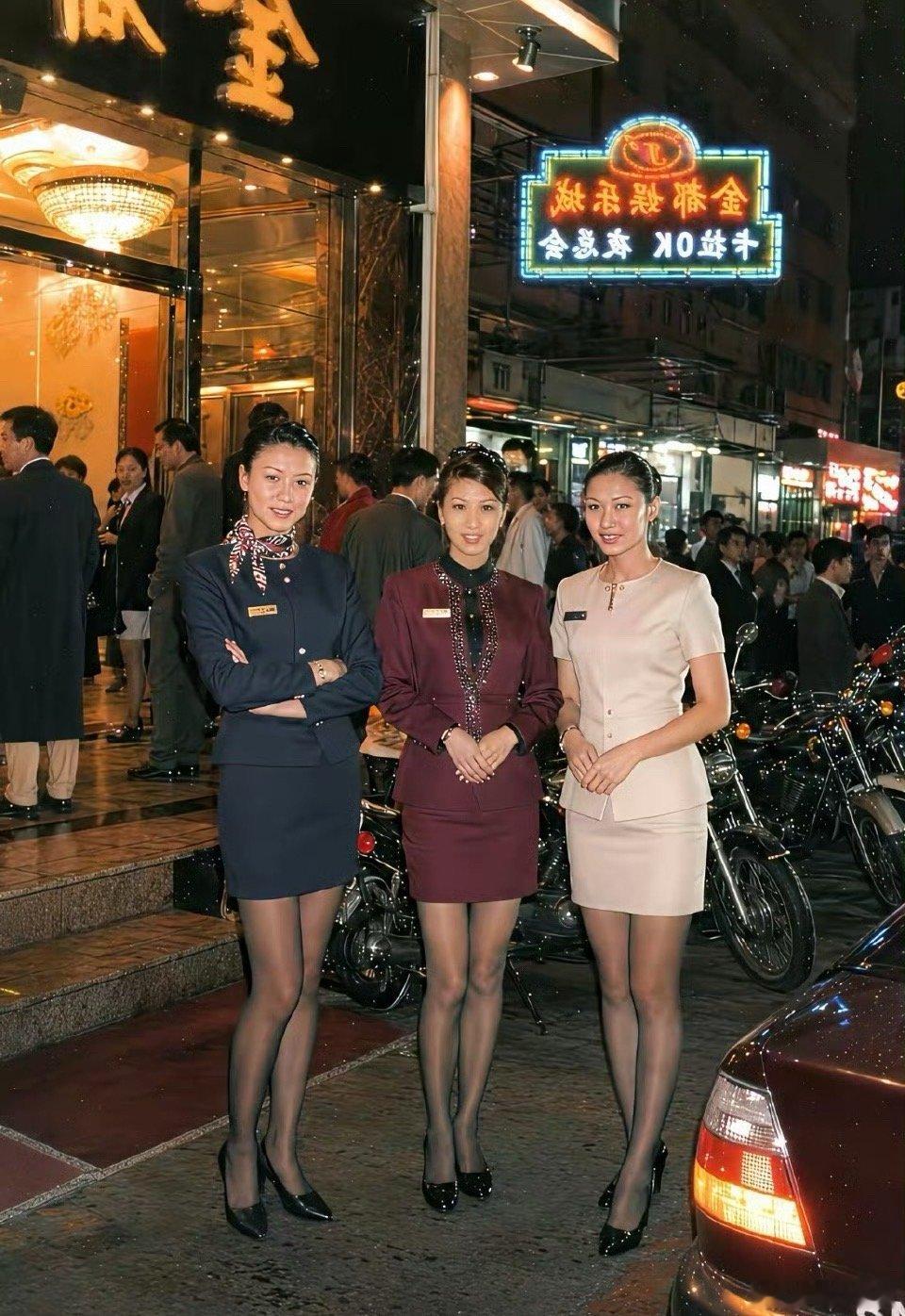 以前黑丝挺流行的。 