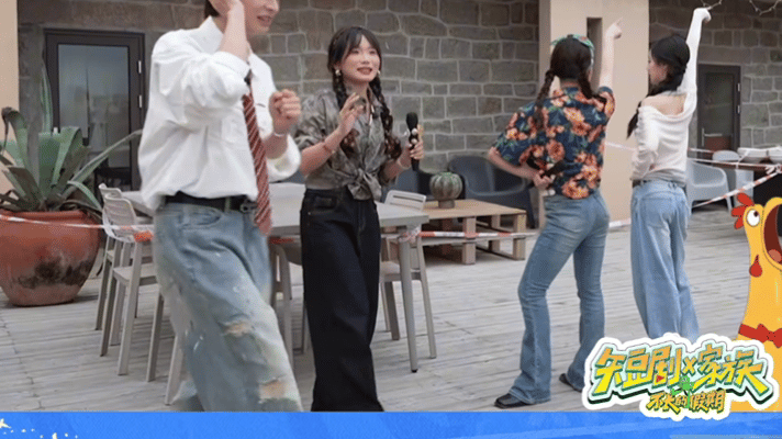 哪个天才让短剧演员学唱跳的刘萧旭学跳舞把老师整不会了是谁脑洞大开让短剧人挑战唱跳