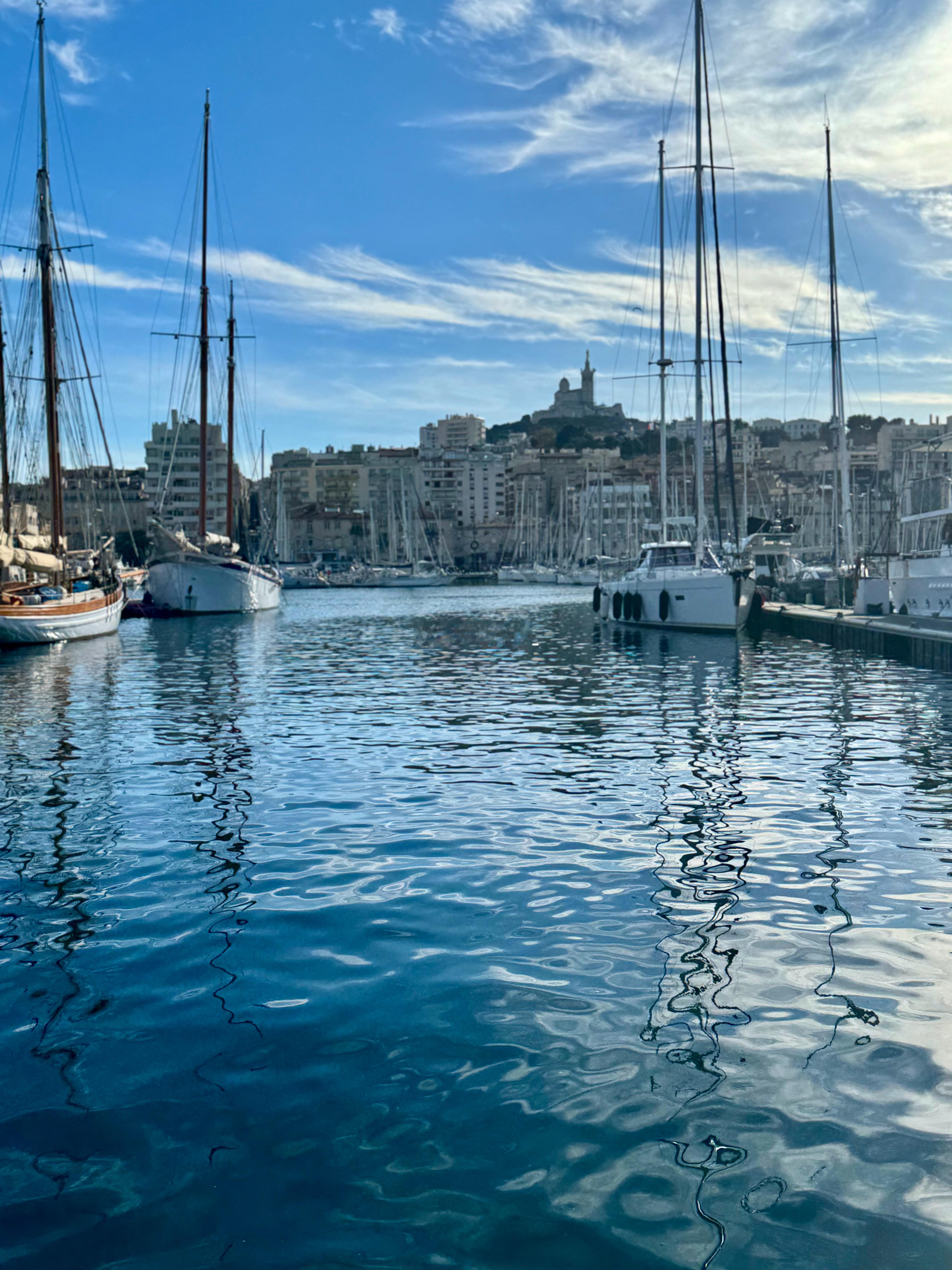 马赛的天气真是太好了，迎接捷尼赛思Magma的亮相。 