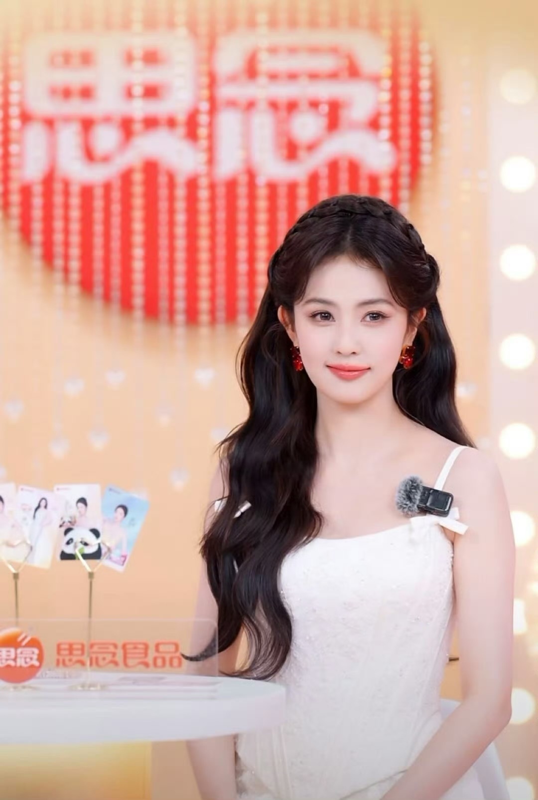 白鹿今日品牌直播截图，状态绝绝子，又白又美！！