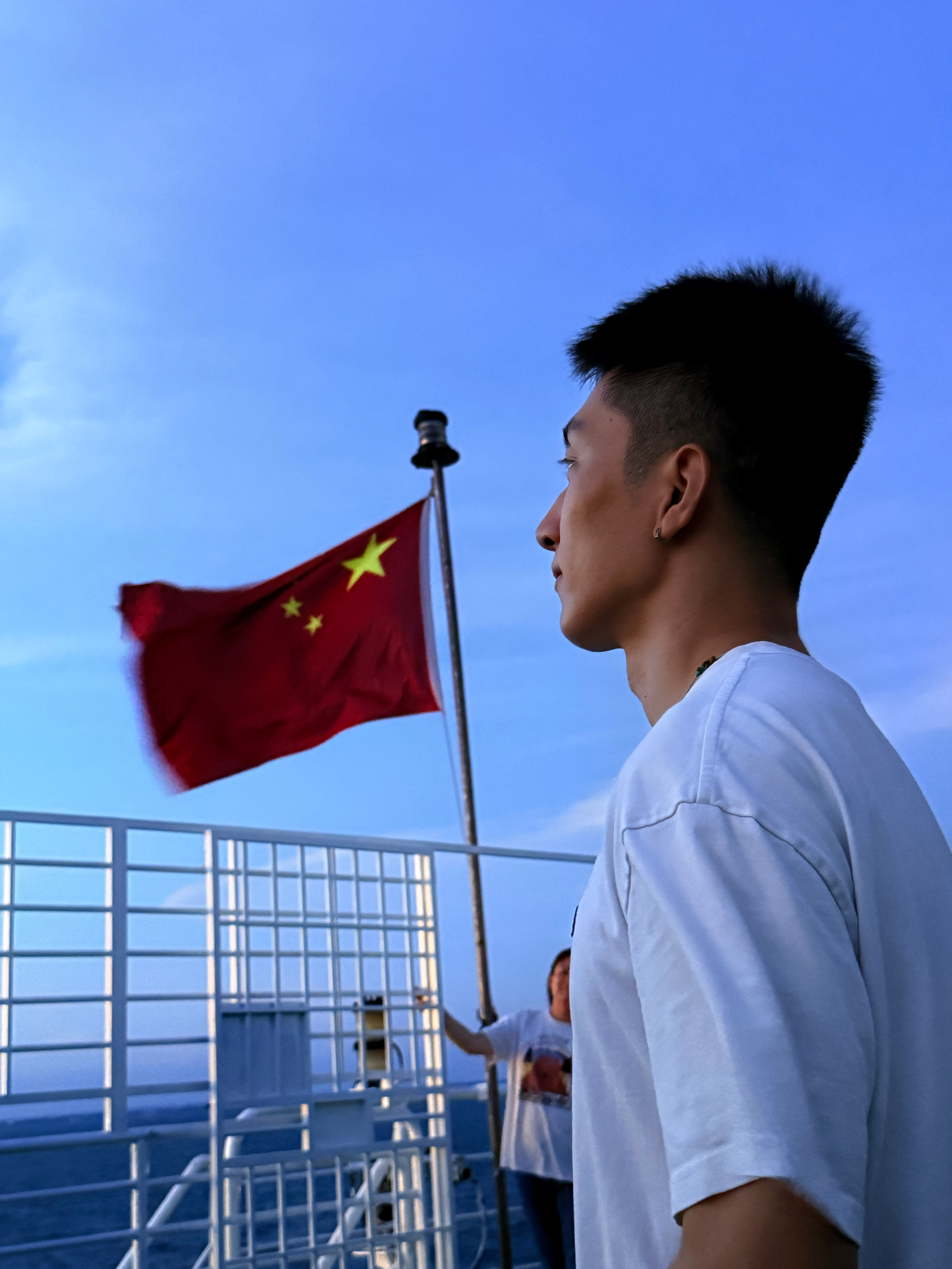 在琼州海峡为祖国母亲庆生！[鲜花][鲜花][鲜花]此生无悔种花家小帅Craft[