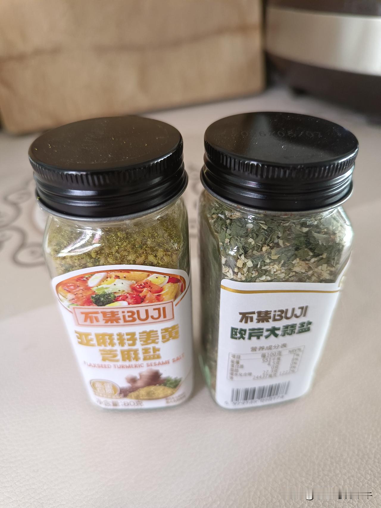 有时候买东西真的要慎重选择，最近在抖音上直播间里看到卖欧芹大蒜盐和奇亚籽芝麻盐的