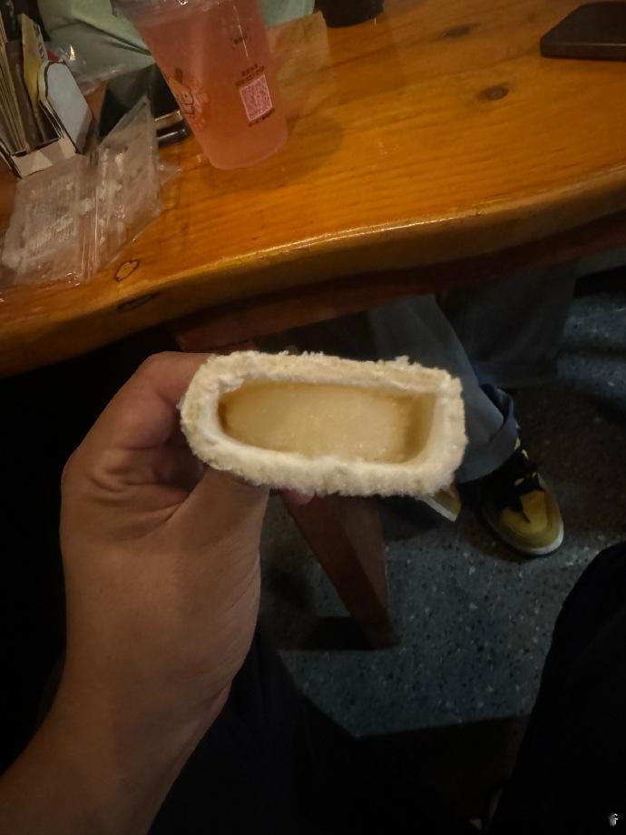 哪个暑假工做的雪糕同等价位里最值的雪糕找到了，全靠店里暑假工实在，填充配料毫不手