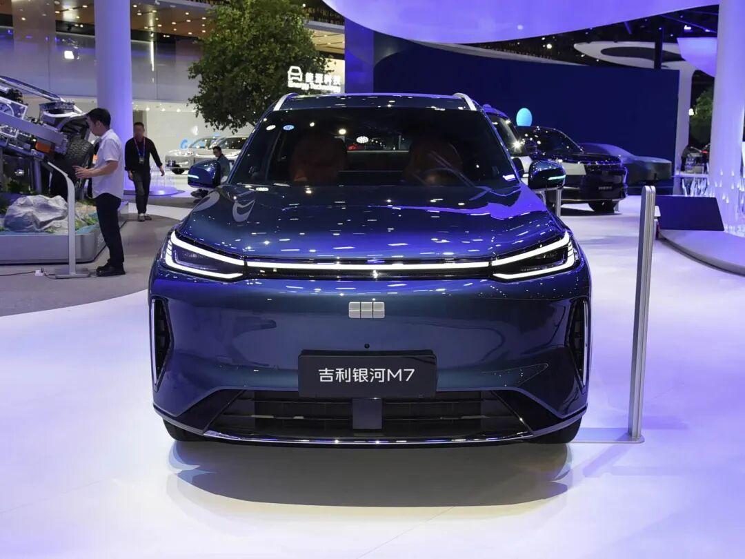 吉利银河M7上市，插混SUV新选择！
吉利银河M7远航家正式上市，限时10.98