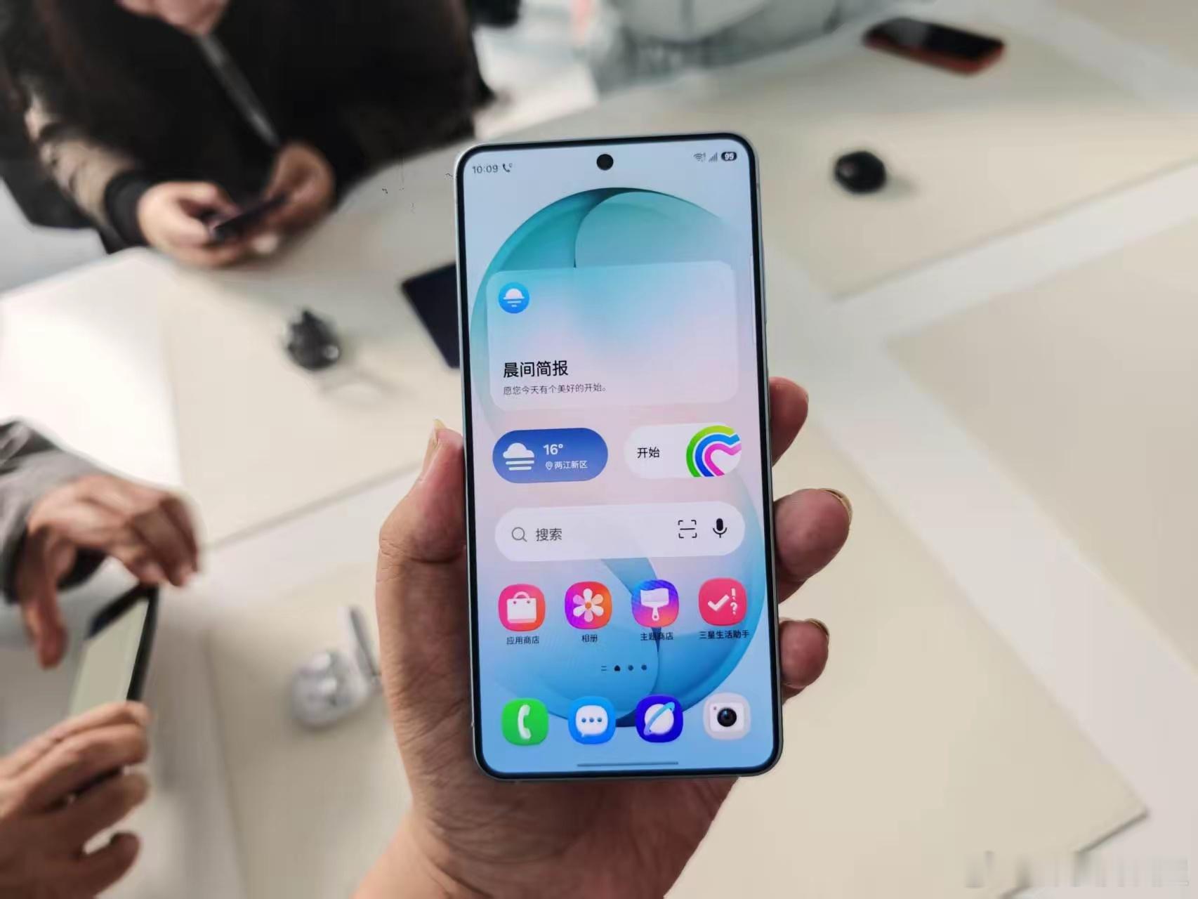 高管称S26只实现豆包手机局部能力想象一下，五年后的手机可能是这样的：你起床，手