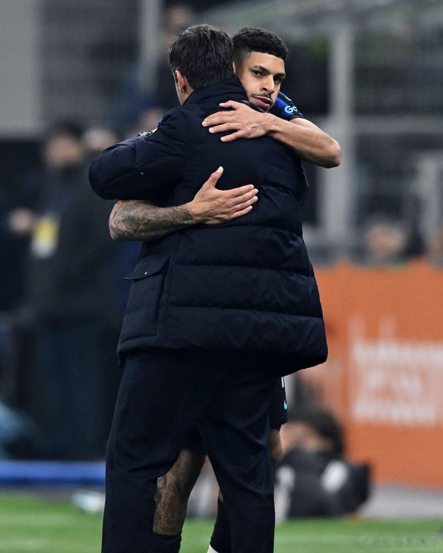 莫雷托：恩里克将留在国际米兰，在对阵科莫的比赛之前就作出了决定。罗马人的兴趣是真