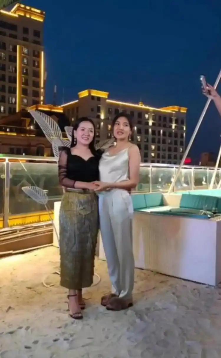 现在魏榕和白应兰应该是很害怕吧，她俩现在虽然还在外面逍遥，但是每天应该都活在阴影