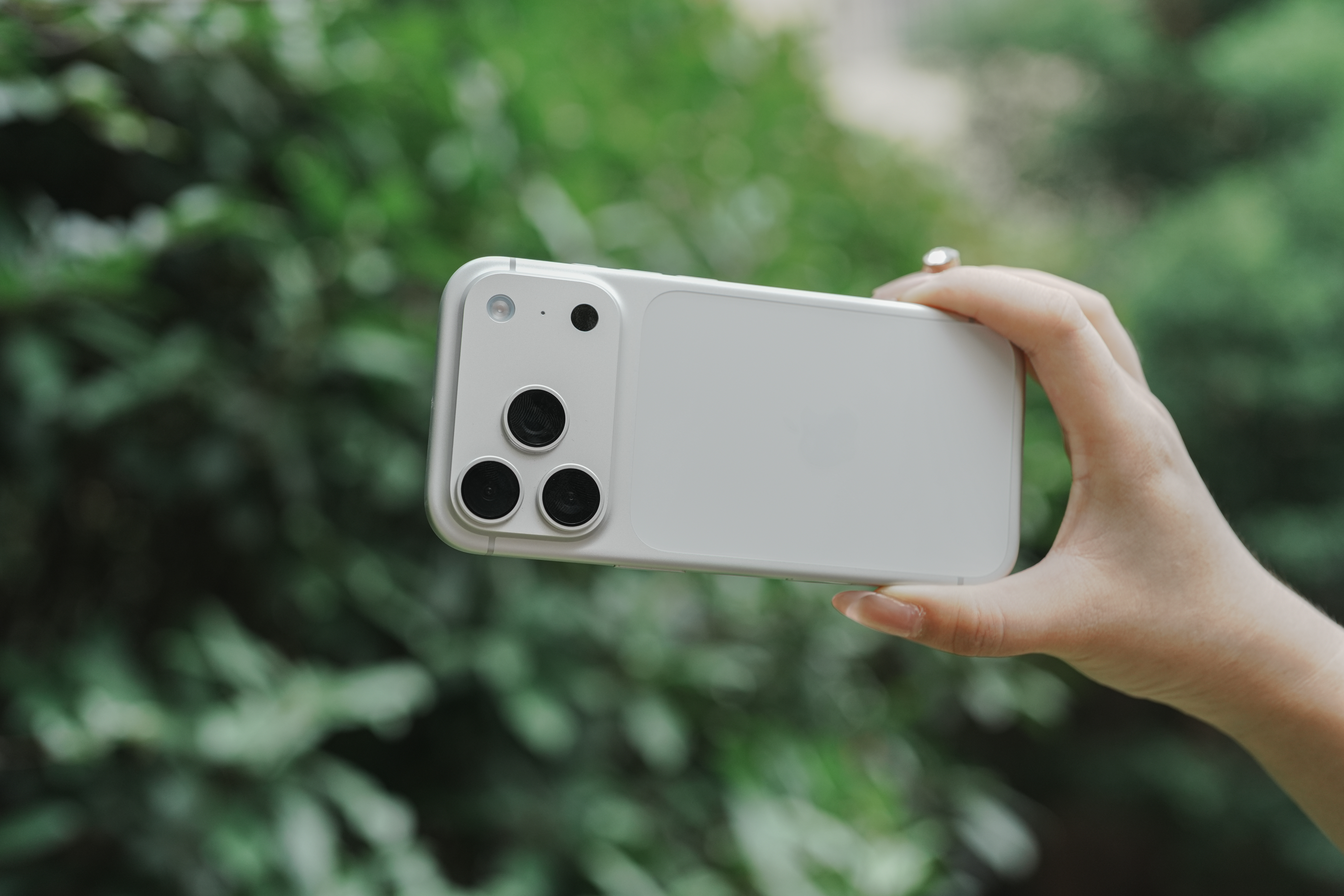 iPhone17发布后16的反向操作这次选了个银色的iPhone17 Pro，大