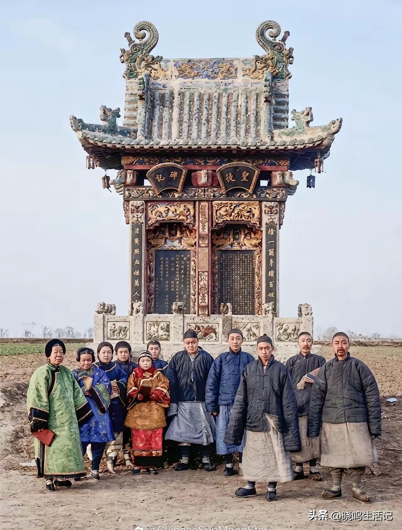 看这穿着，在那个时代绝对是大户人家了。