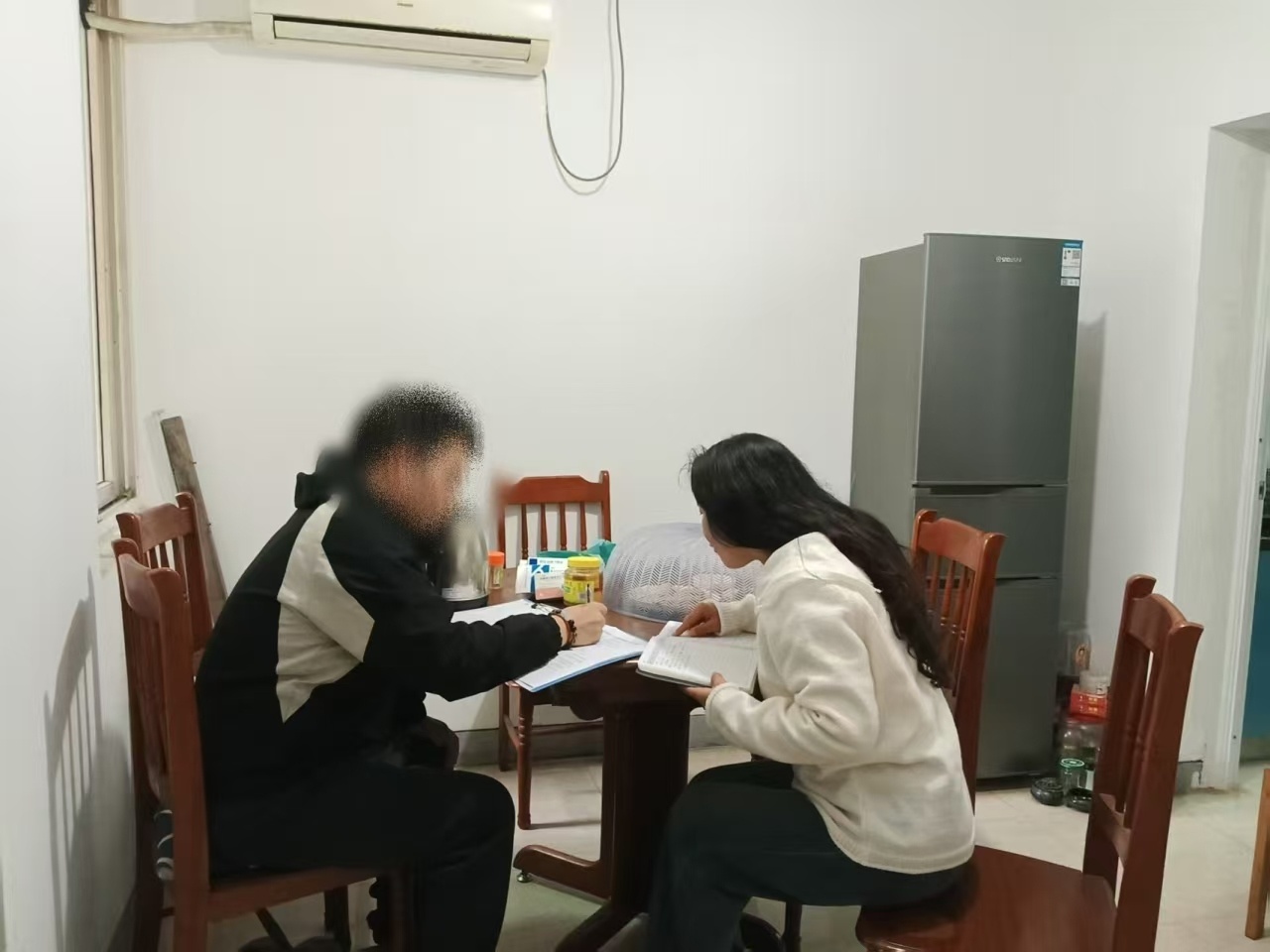 宁波江北网格员暖心帮扶助男子走出人生低谷 男子接连遭遇离婚、生病、失业，一度觉得