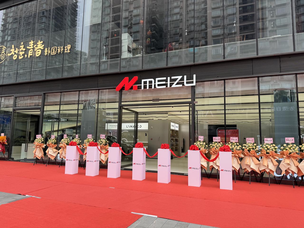 据说重庆星光里这家魅族体验店店，是魅族武汉Home旗舰店之后，第二大的店（Hou