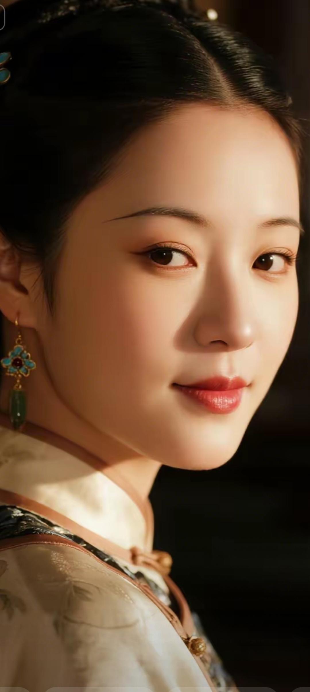 古典美人，韵味十足，一颦一笑尽显东方之美。