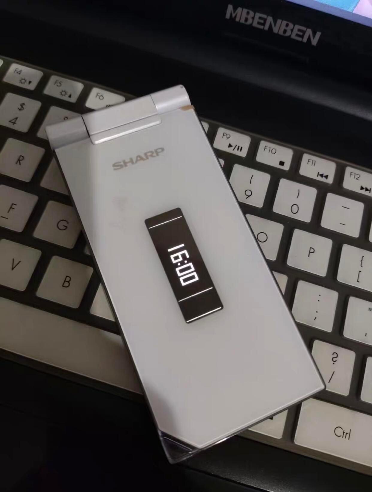 夏普7218U古早款夏普7218U是一款2011年发布的翻盖智能手机，具有以下特