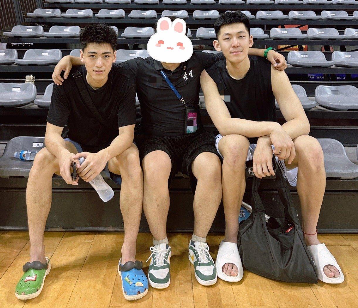 都是好样的预赛时候我去了景德镇，拍了你们的比赛后来决赛阶段我家里有事，没去上香港