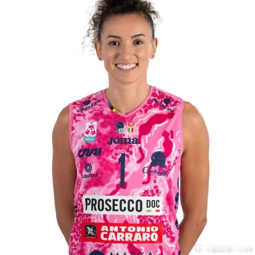 🎙️ 泽利哈·伊西克·埃尔多安（土耳其排球评论员）：我认为加比在新赛季继续留在