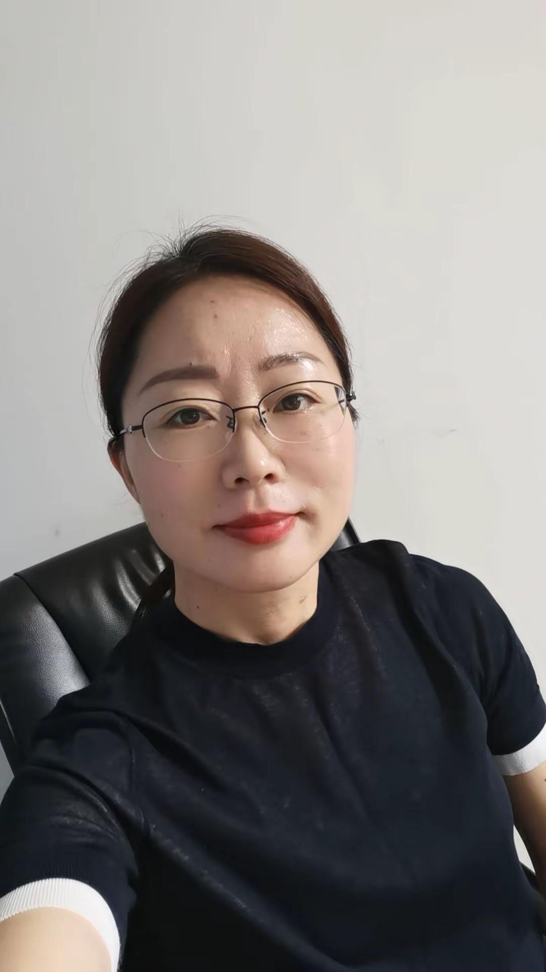 中年老登，美颜都遮不住的沧桑憔悴。年过四十，你会发现，时间真的在加速。
