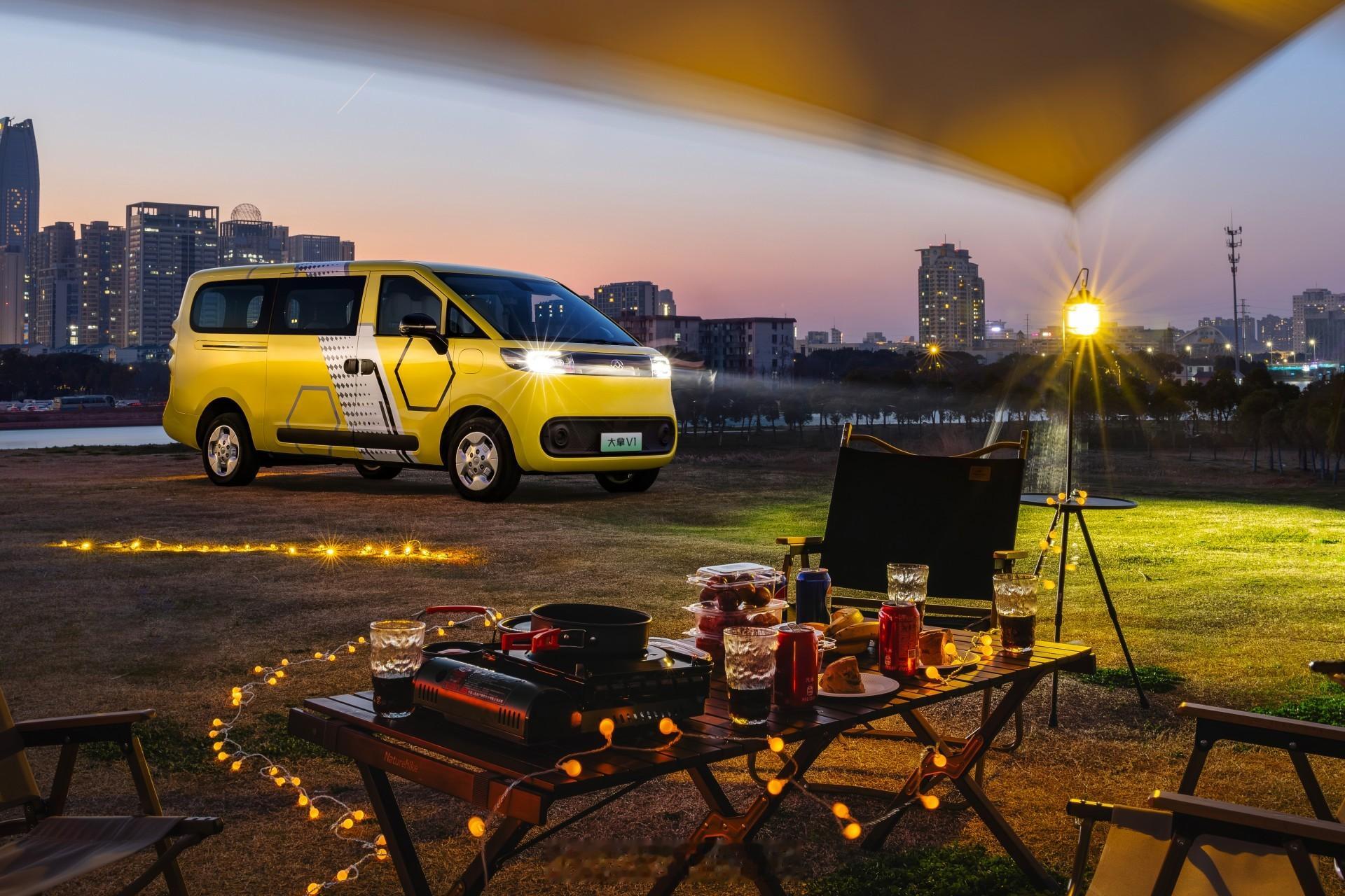 刚复工没两天，大通就发布了大拿V1宁德天行电池50度版，8.88/9.48万的售