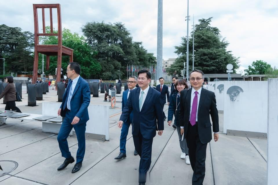 台湾卫生福利主管部门负责人石崇良与林佳龙，已组团抵达瑞士日内瓦，在WHA大会期间