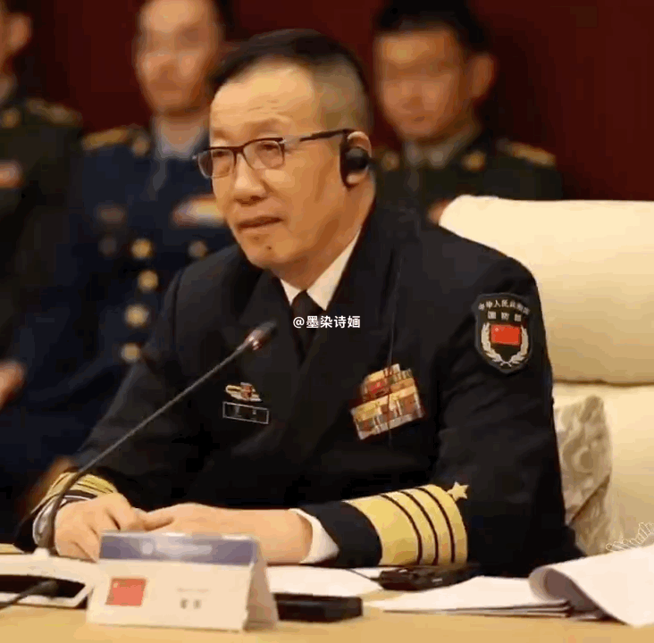 董军[超话]  明天五号喽[笑而不语]祝各位明天愉快呀[笑而不语] ​​​