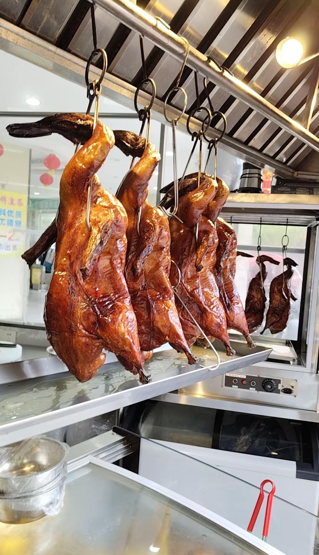 曾经的小芳辫子粗又长，现在的小芳要车又要房。。。