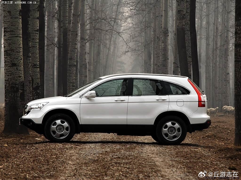 今天各个媒体开始释放新奔驰VLE的内容，对我来说非常惊艳，尤其全新的车头非常霸气