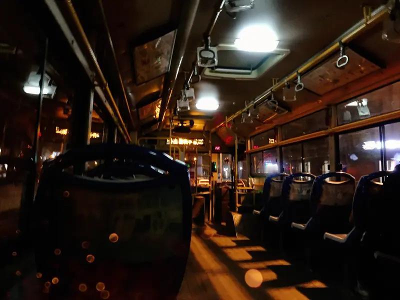 人到中年，钱固然重要，但还有几样东西也不可或缺。
健康的身体是根本。没了健康，一