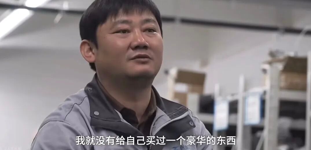 真正干成大事的人，从来都不沉迷物质，因为在他们的内心里，装着比金钱更重要的东西。