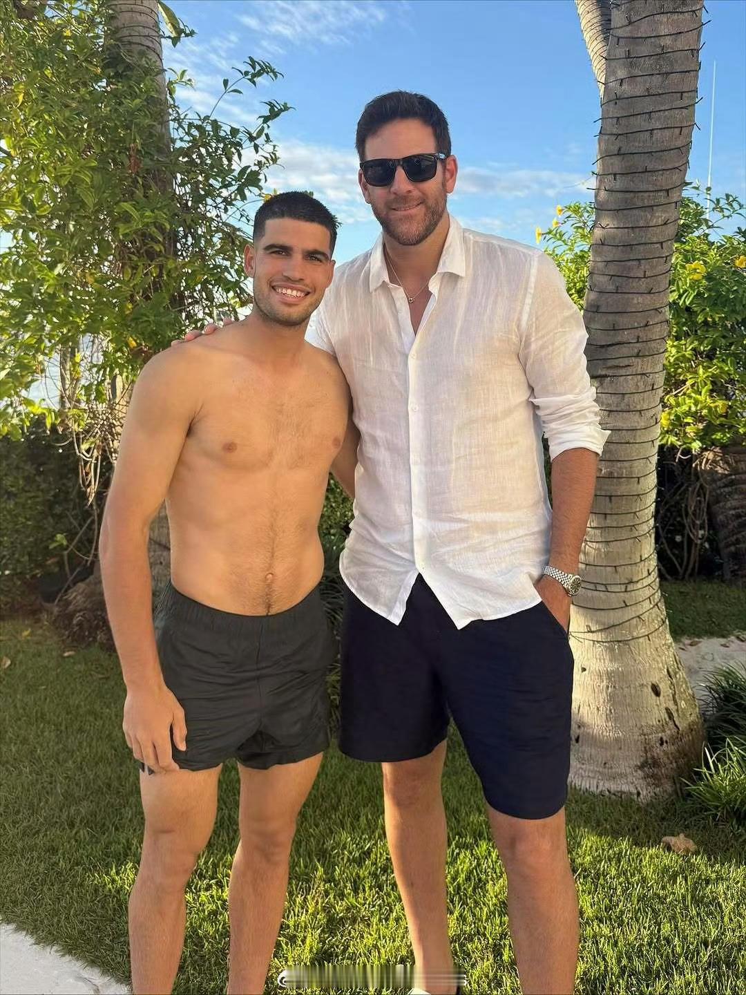 “再次见到你总是很高兴，朋友😊！ ”德尔波特罗与阿尔卡拉斯同框📷 