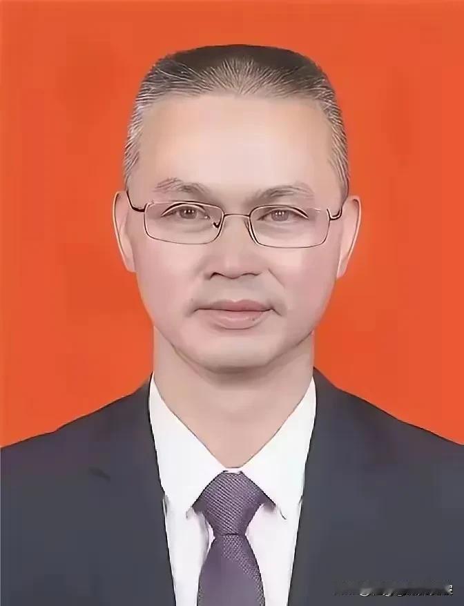 19岁战士救人牺牲，陌生战友替他尽孝二十年，葬礼一幕看哭众人
 
葬礼结束后，廖
