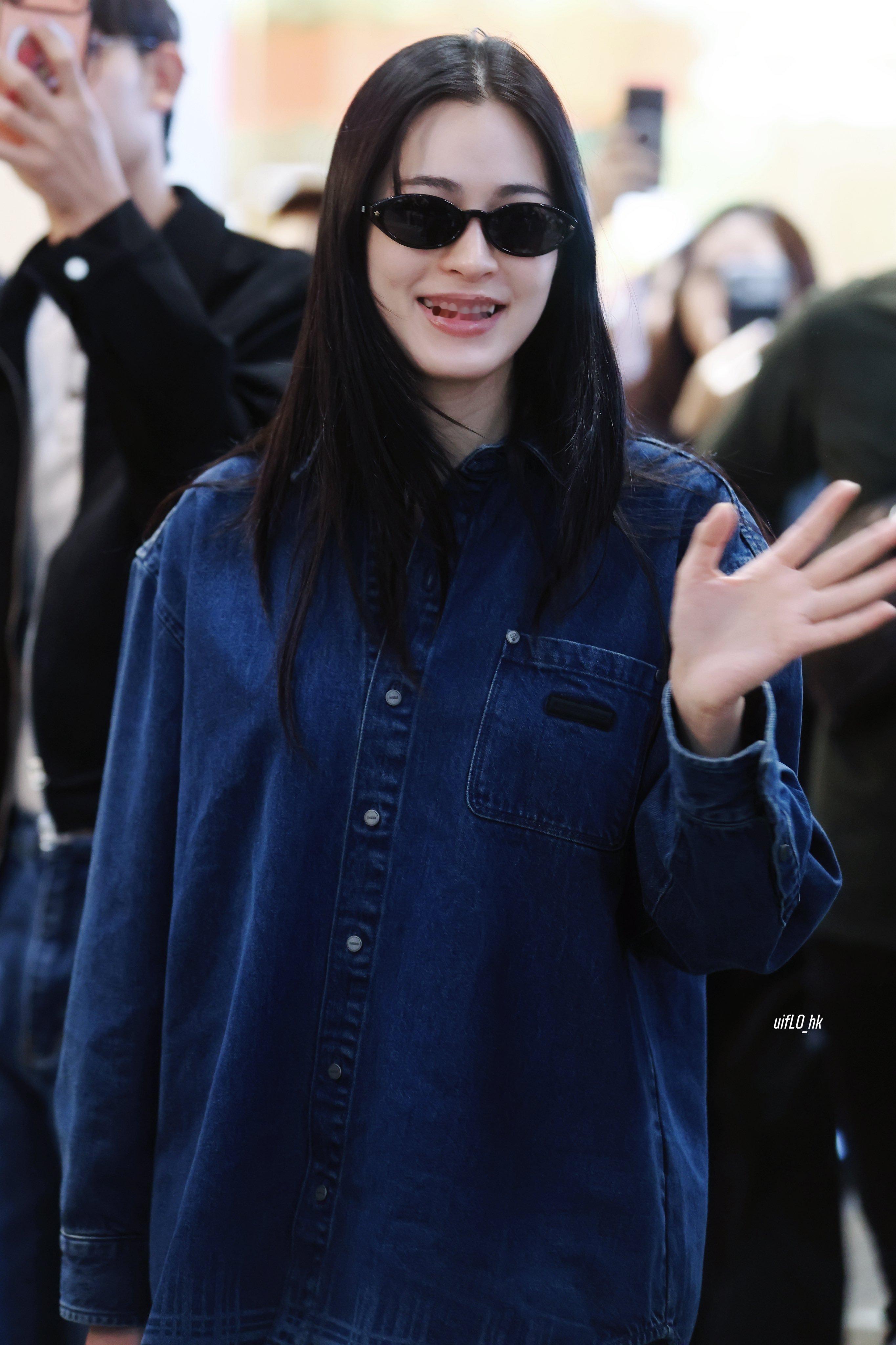 马来西亚机场挤满了邝玲玲粉丝，宝宝好开心～💙©logo邝玲玲优色林东南亚首位代