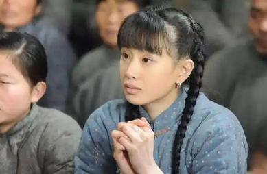 娱乐圈这水可真深，白灵这小狐狸精竟然玩起公益洗白的把戏，结果被小娥姐抓到现行了，