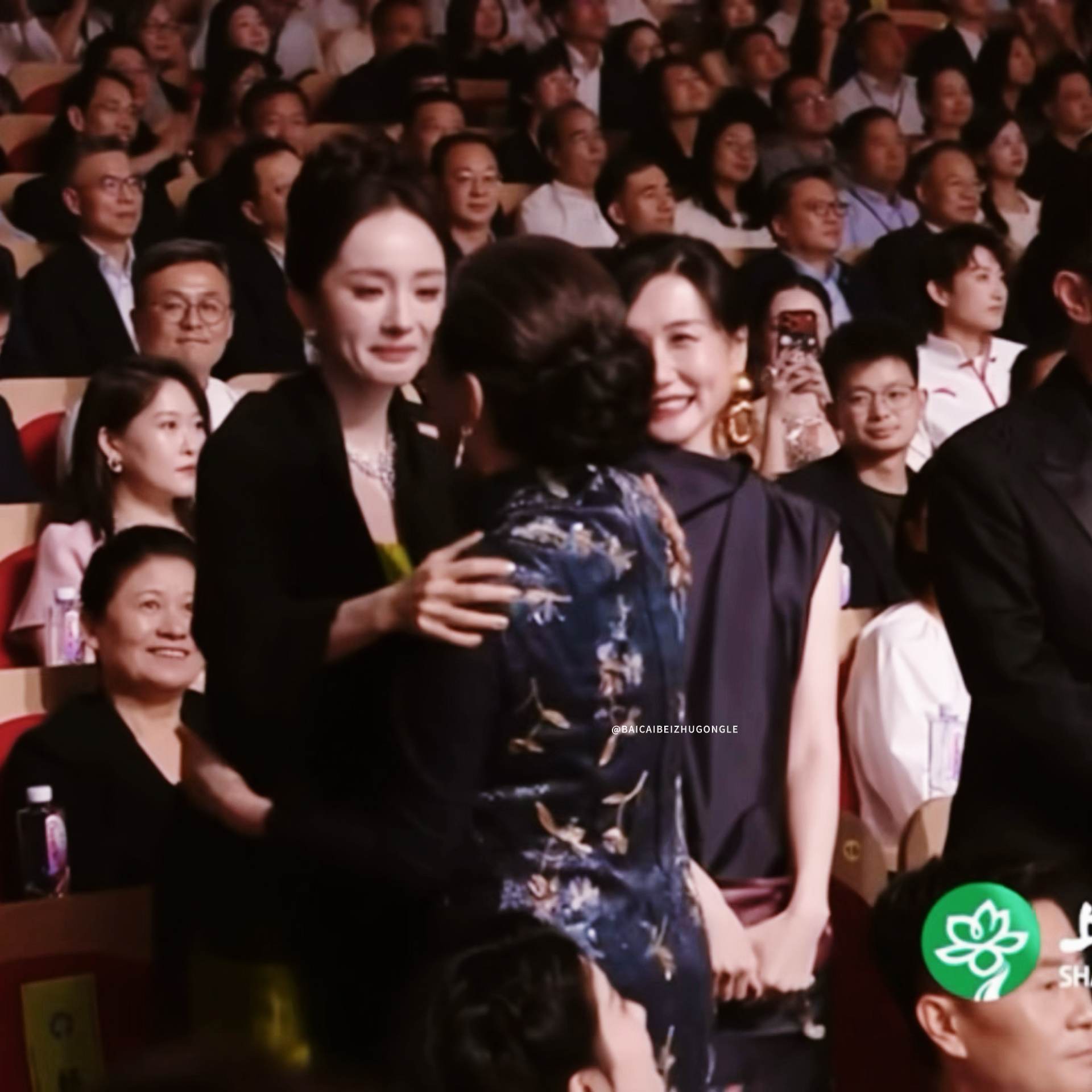 下沉连着刷到这两个生动又真诚的小人儿我觉得好萌呀。。本来都是在戏外情绪不会过多外
