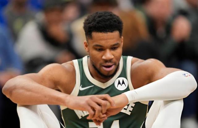 🏀雄鹿时代终结！32分惨败马刺，9年季后赛纪录就此作古！NBA常规赛，雄鹿95