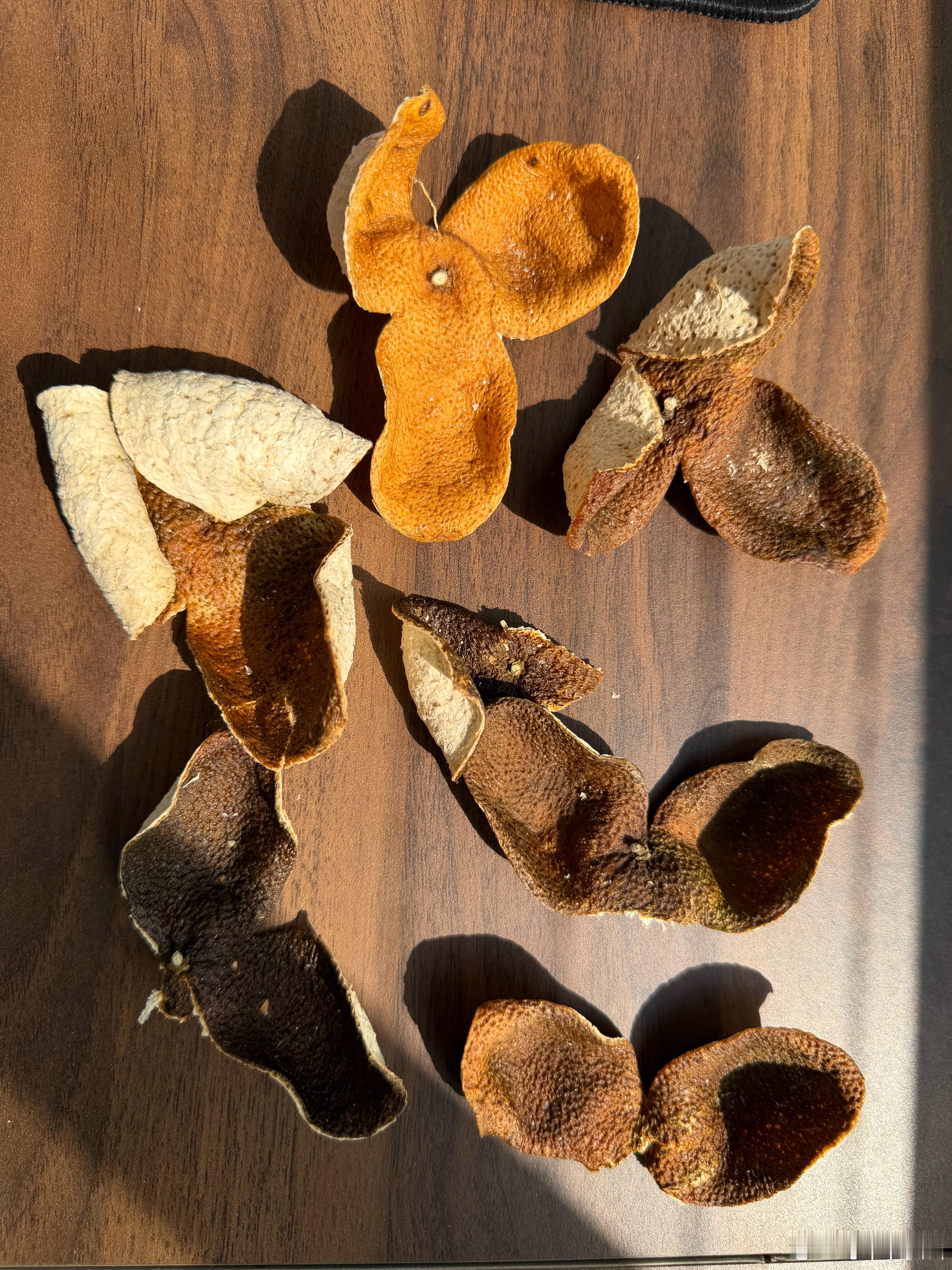 陈皮我都是买少量，定期晒一晒以前胃动不动不舒服，喝陈皮水很有效用食物养自己其实也