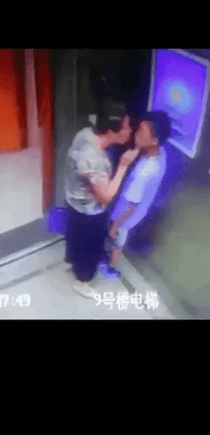 小男孩太危险了，遇到色老太婆。