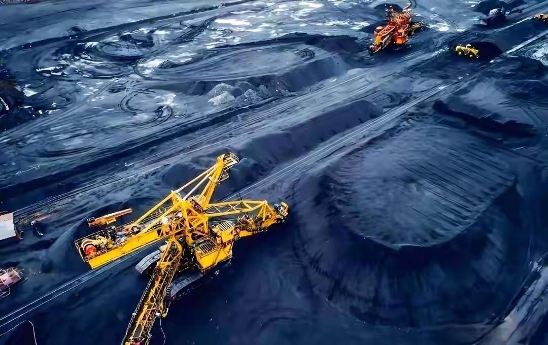 中国超级煤田：面积近台湾省，预测储量6690亿吨，够全国用几十年
 
这片“超级