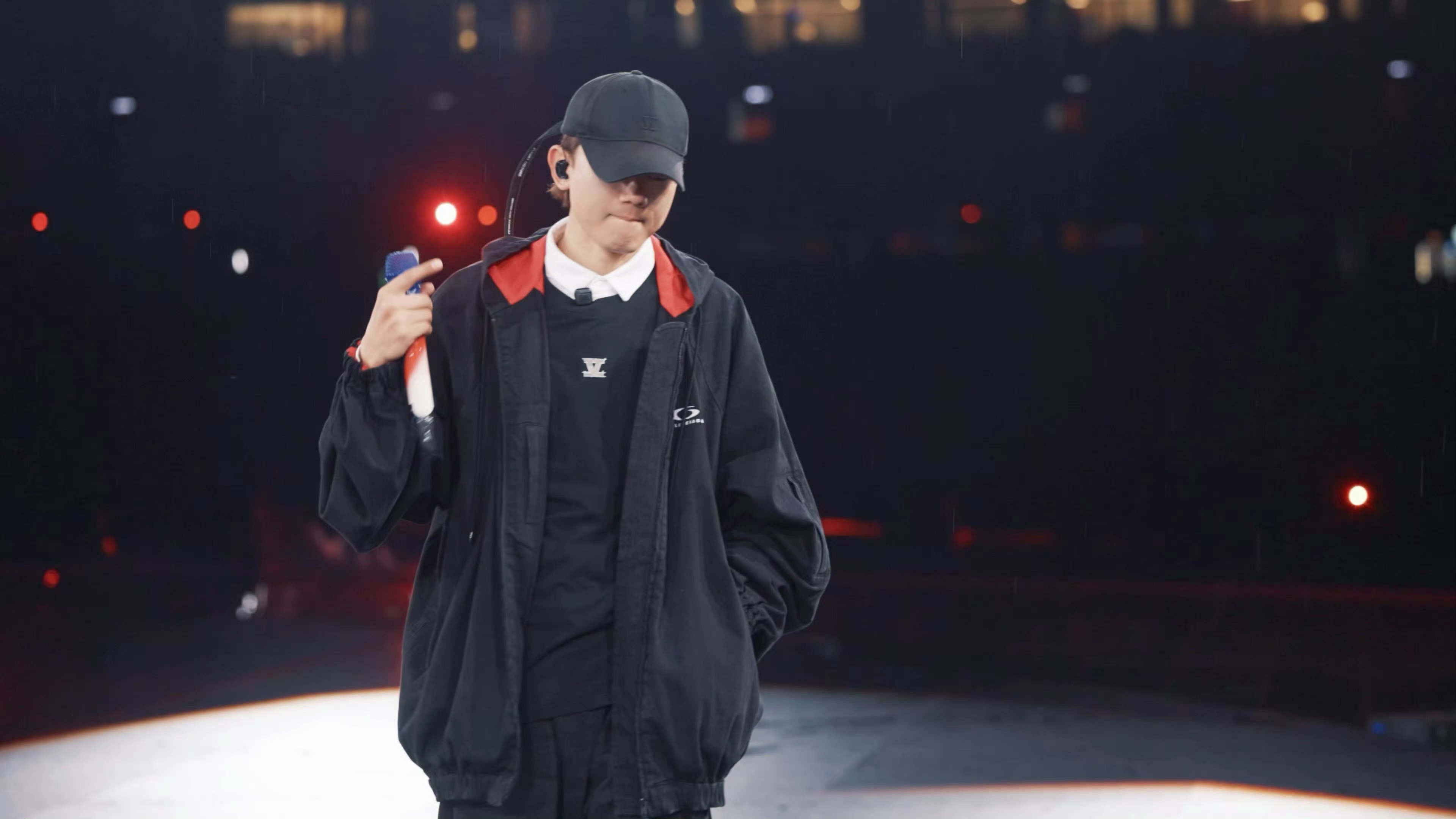 谁不想急头白脸看一次张杰演唱会这个张杰别太有诚意！24天连开16场，据说还有机器