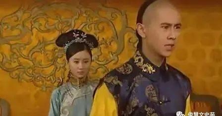 1625年，为了能生下皇子，13岁的孝庄嫁给了34岁的亲姑父皇太极。然而姑父并不