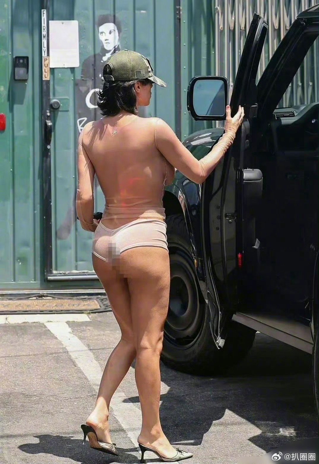 侃爷老婆又出街了～ ​​​