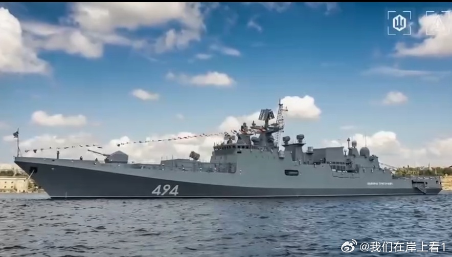 乌克兰无人机击中俄罗斯“口径”导弹载机护卫舰“格里戈罗维奇海军上将”号——它停泊