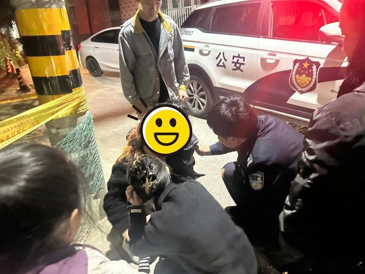 危急时刻显担当！台州椒江民警巡逻遇女孩车祸受伤，不等交警、救护车，火速开警车开辟