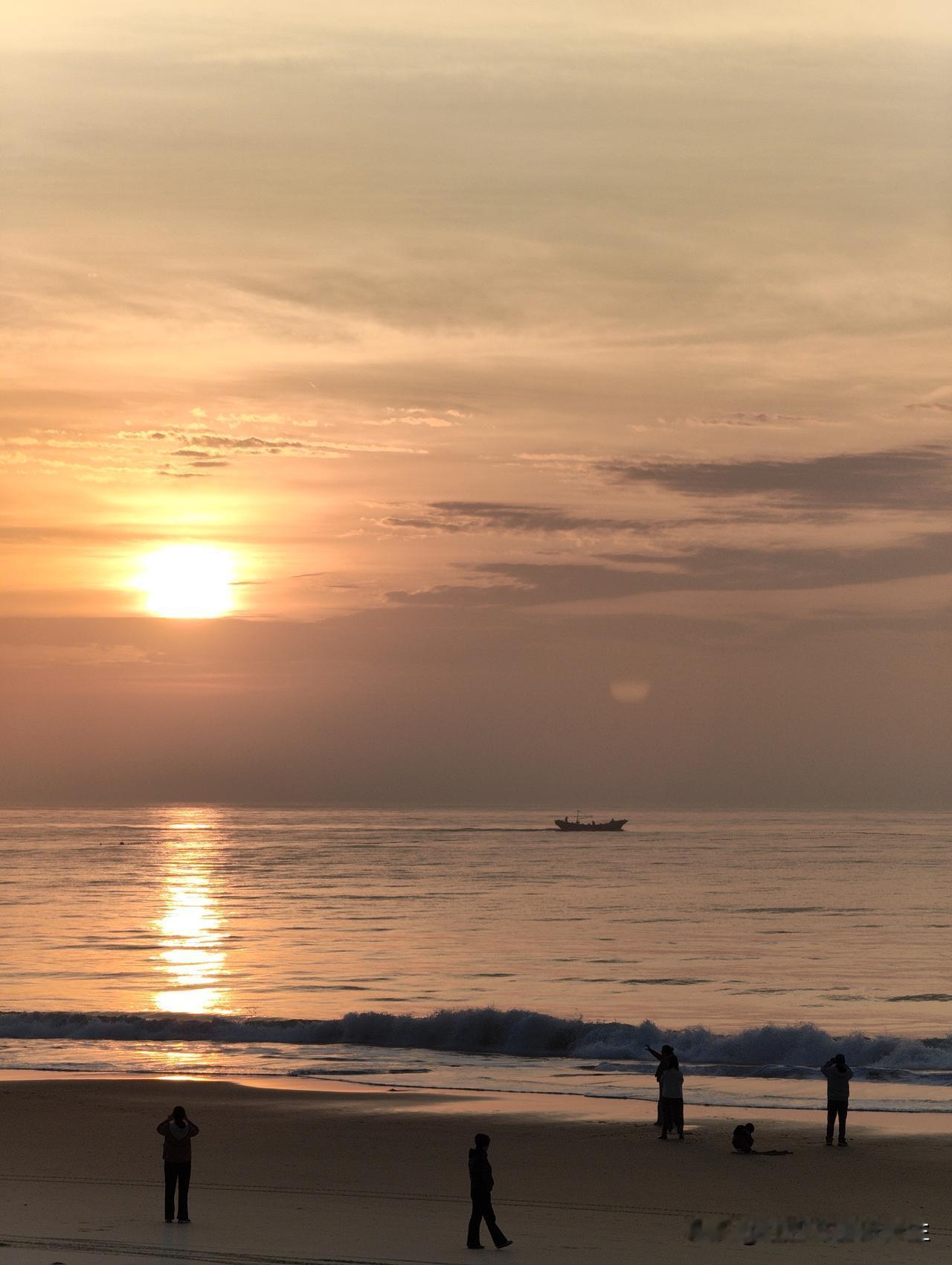 新闻就搞正规新闻渠道，别整那些瞎咧咧自媒体。
    最近伊朗战事打的正起劲，免