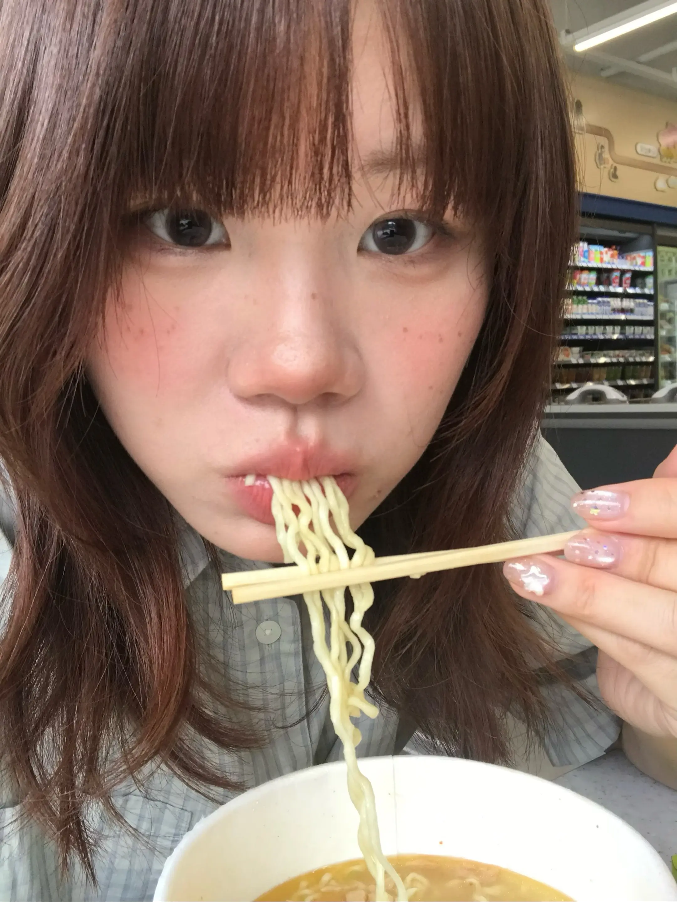 🖇️💭˖꙳◦很会自拍的小姐姐 偶最近出门狠狠拍了几天素材，现在回来...